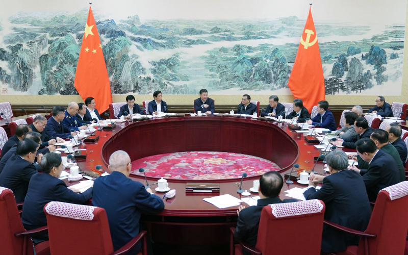 　　12月25日至26日，中共中央政治局召開民主生活會，中共中央總書記習(xí)近平主持會議并發(fā)表重要講話。新華社記者 謝環(huán)馳 攝
